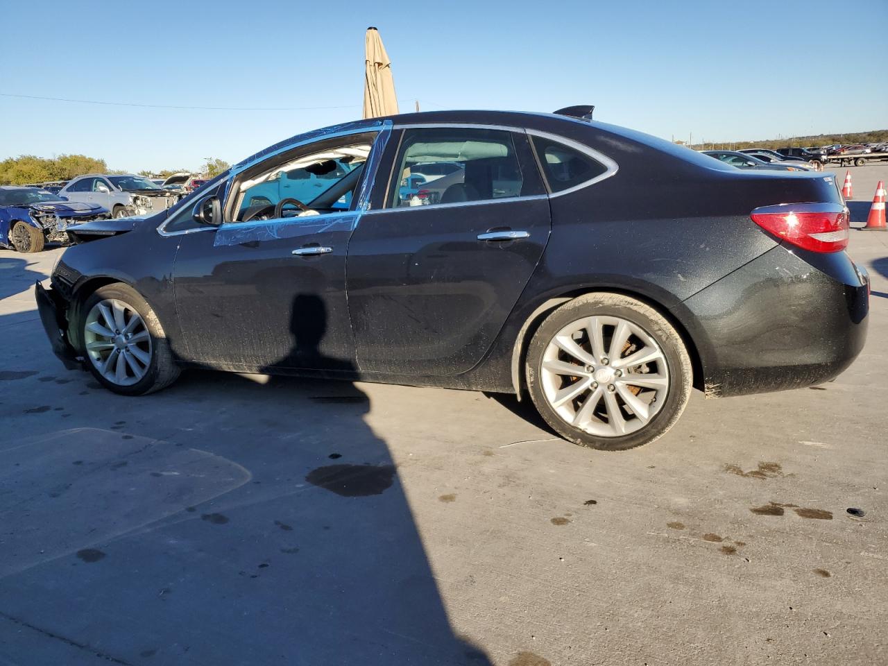 VIN 1G4PS5SK0F4194885 2015 BUICK VERANO no.2