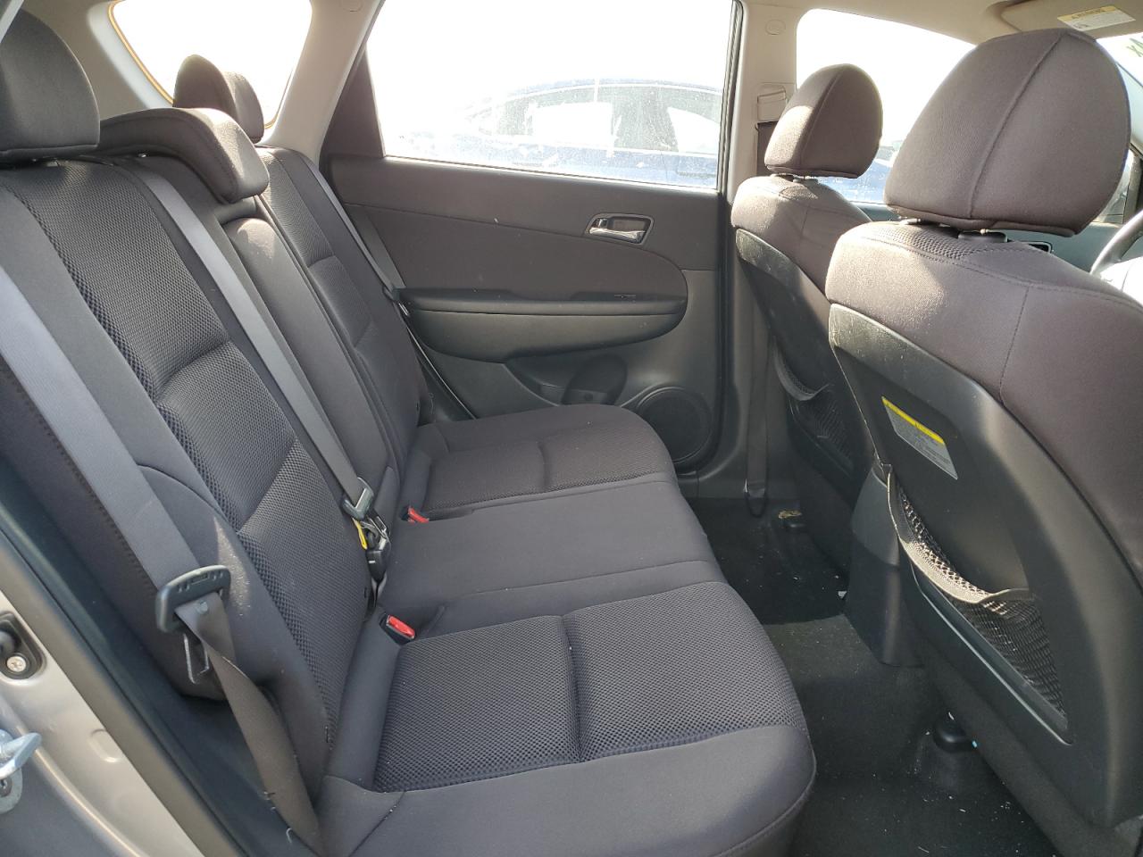 2011 Hyundai Elantra - Image 10