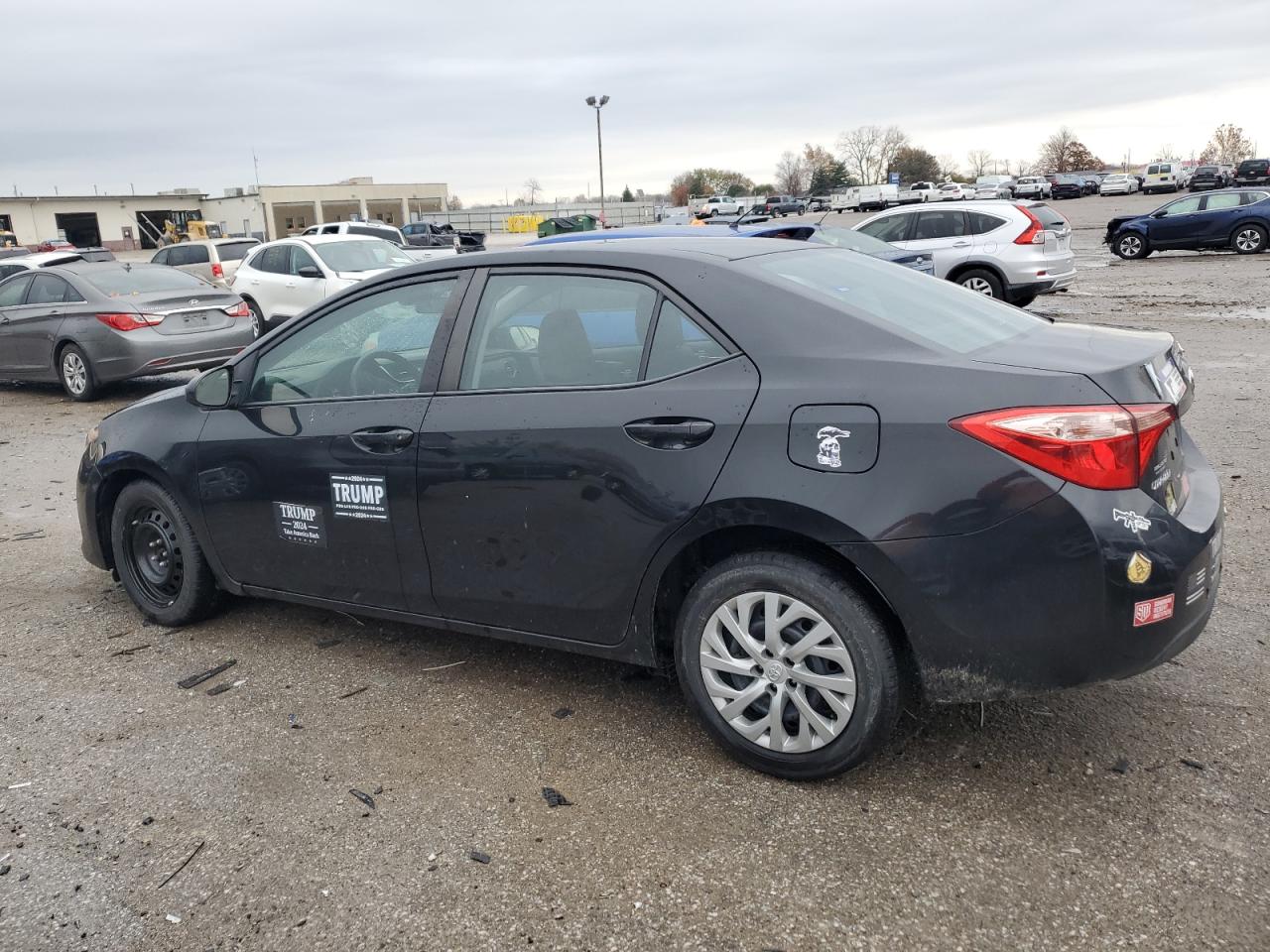 VIN 2T1BURHEXJC024315 2018 TOYOTA COROLLA no.2