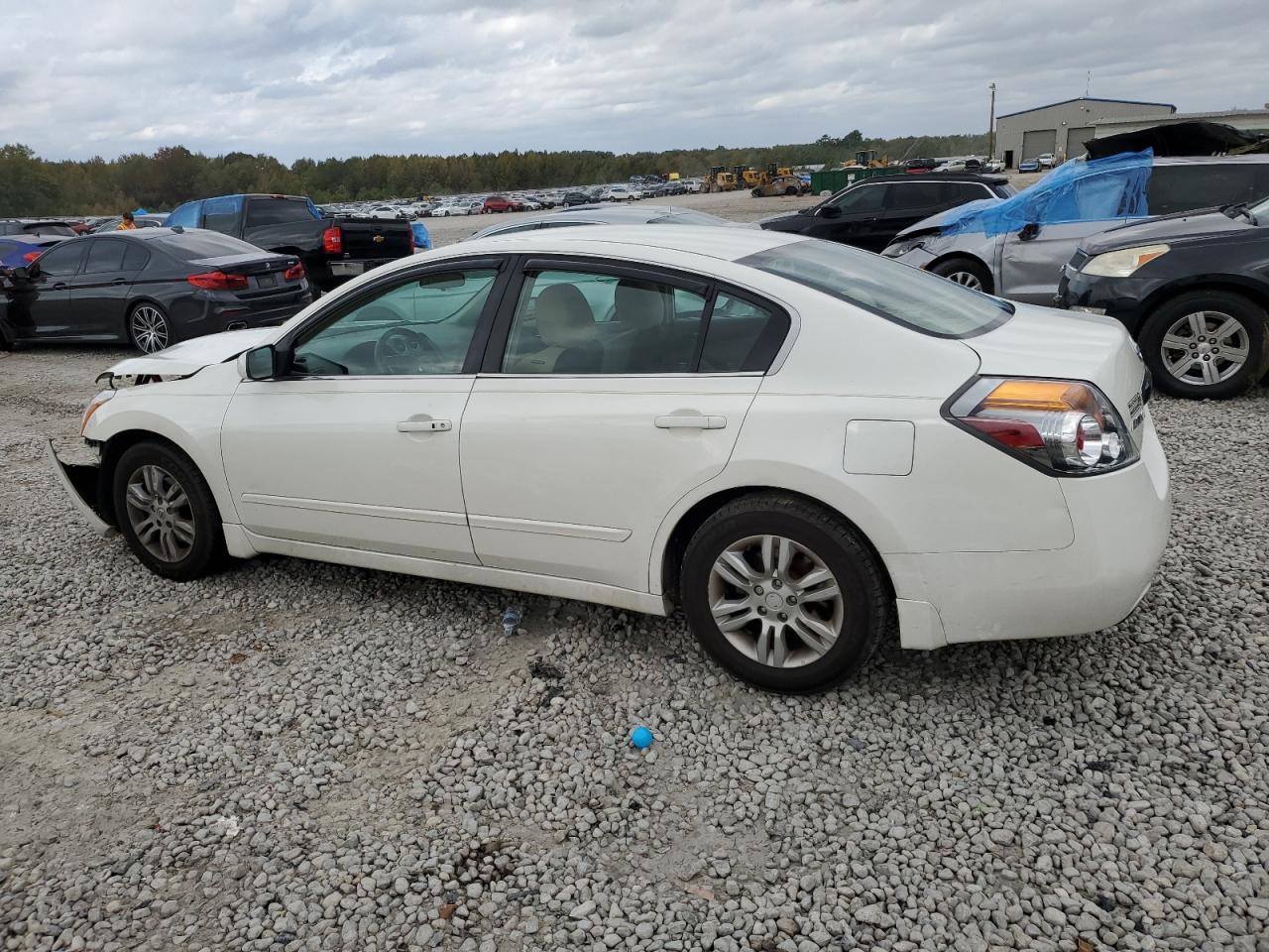 2010 Nissan Altima - Image 2