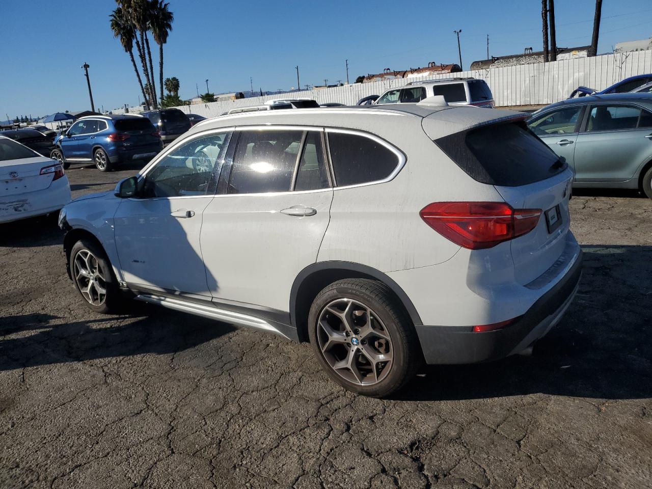 VIN WBXHT3Z34J4A66771 2018 BMW X1 no.2