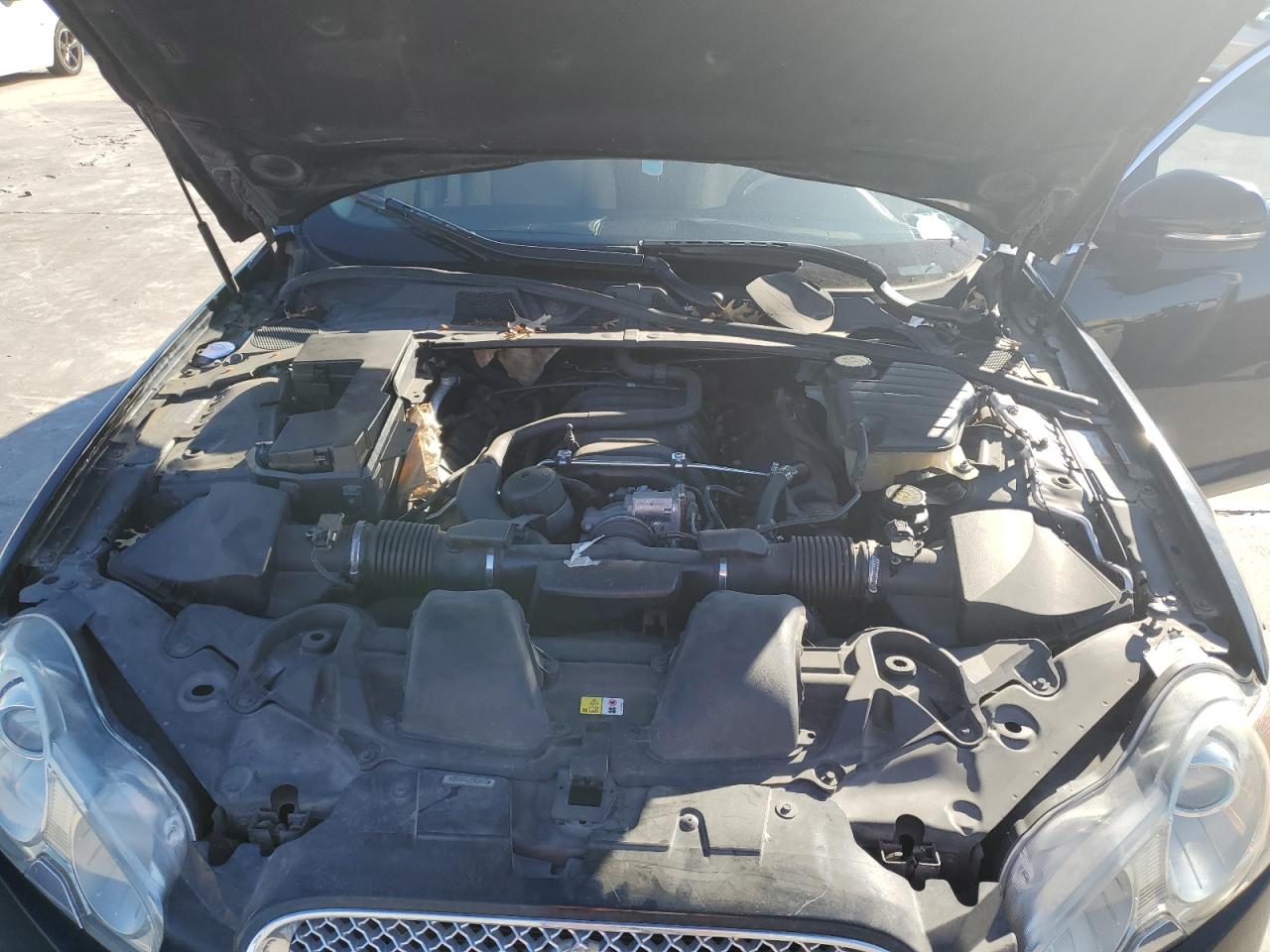 2010 Jaguar XF - Image 11