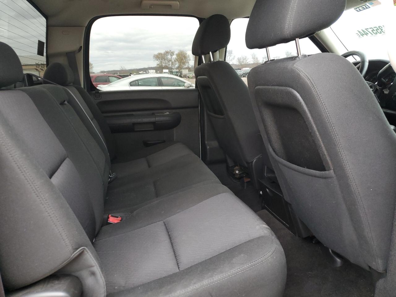 2012 Chevrolet Silverado - Image 10