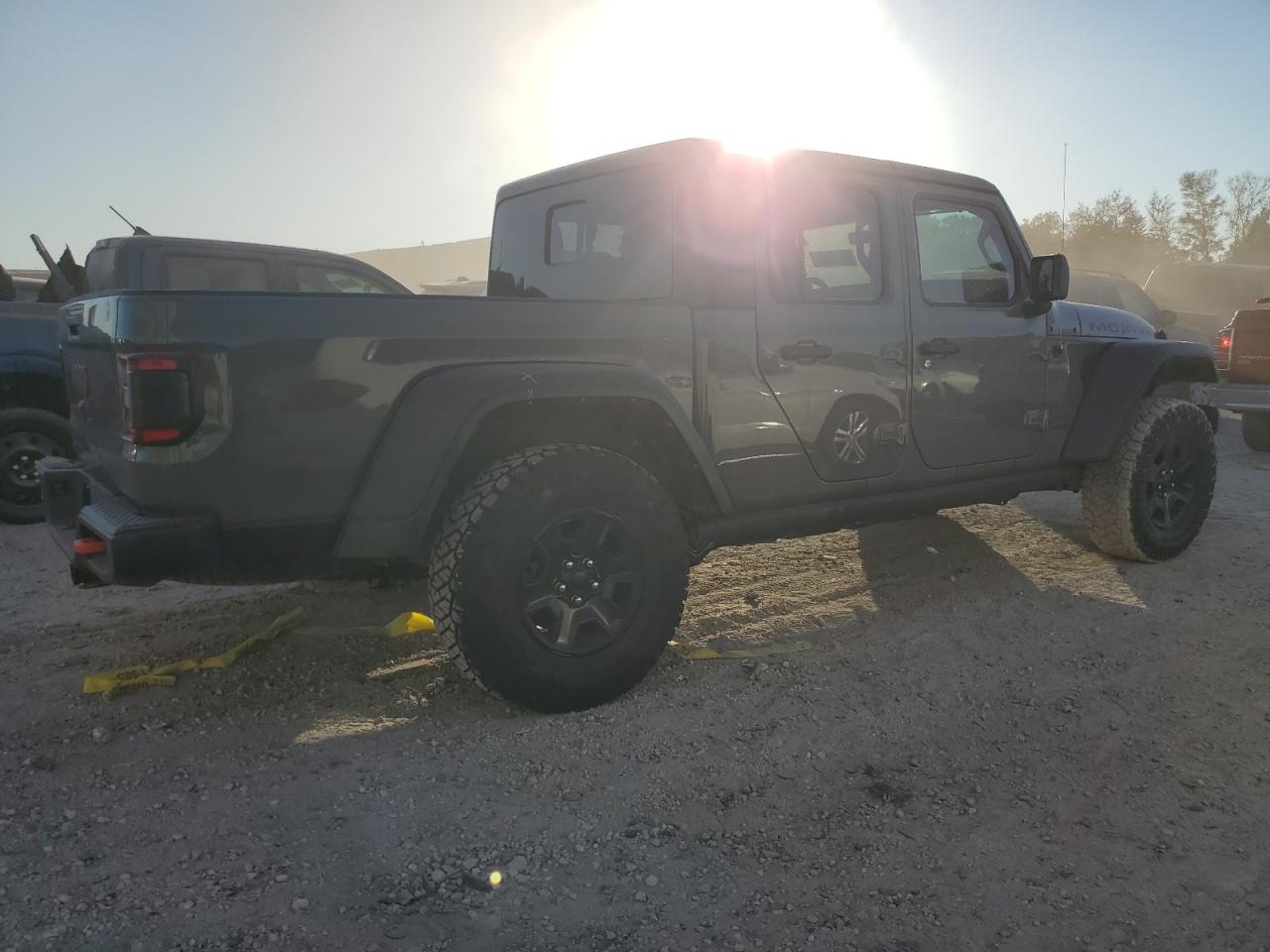 2021 Jeep Gladiator - Image 3