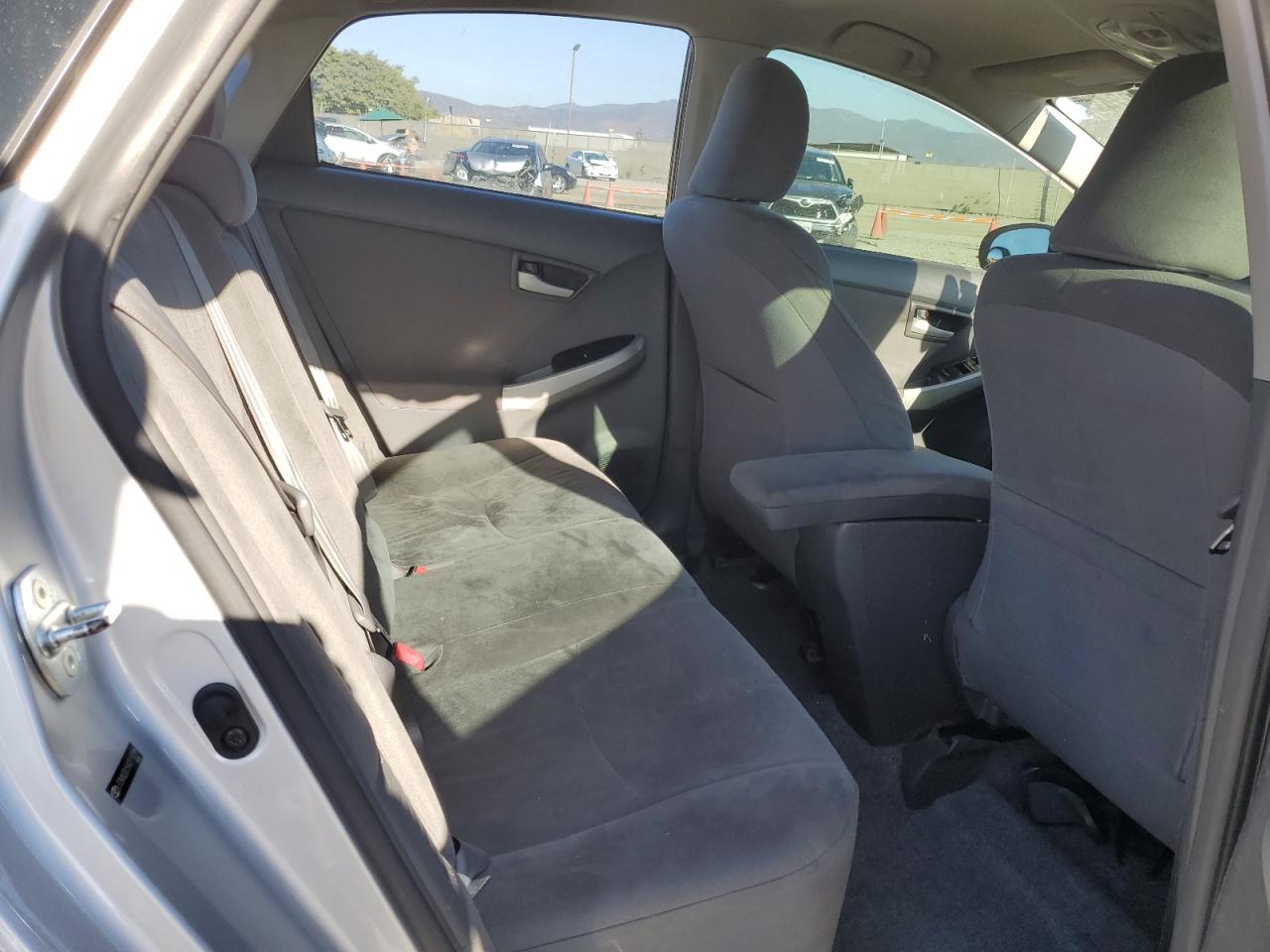 2010 Toyota Prius - Image 12