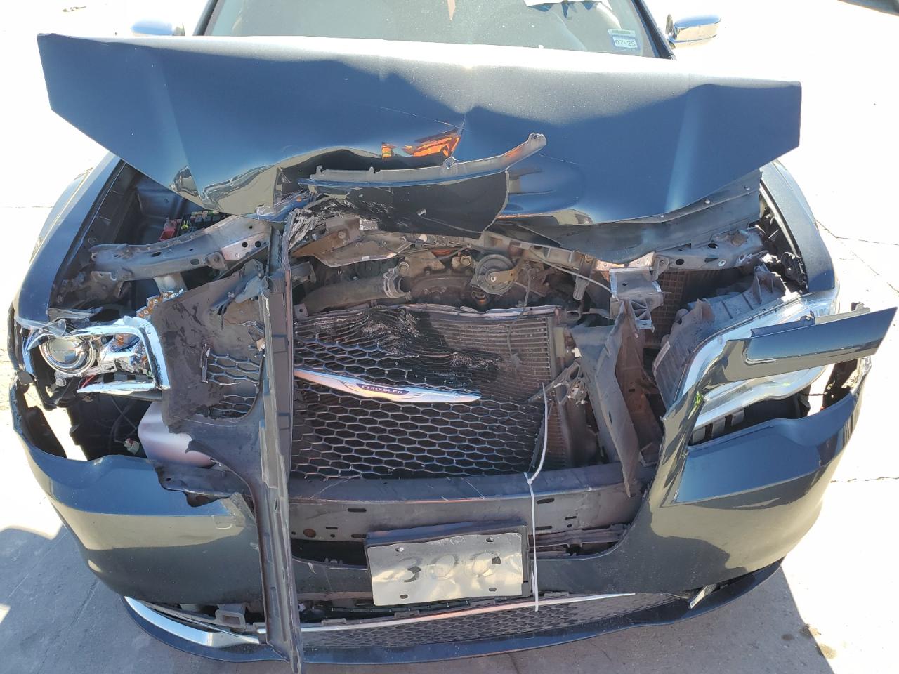 2019 Chrysler 300 - Image 11