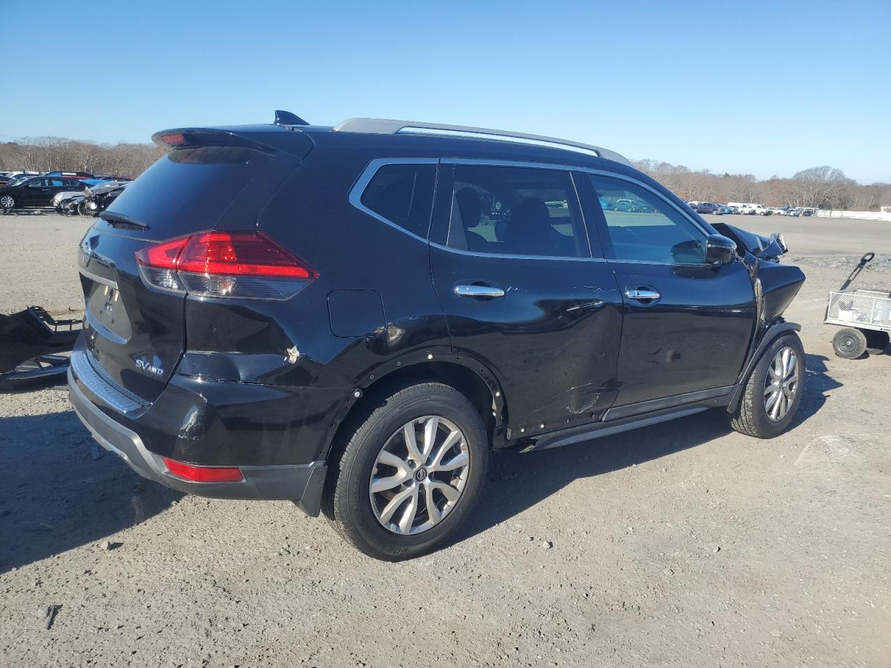 2017 Nissan Rogue - Image 3