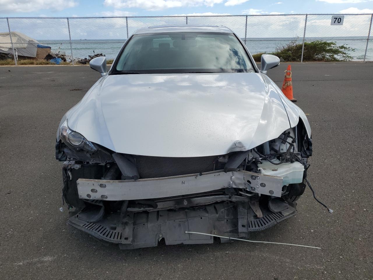 2016 Lexus IS - Image 5