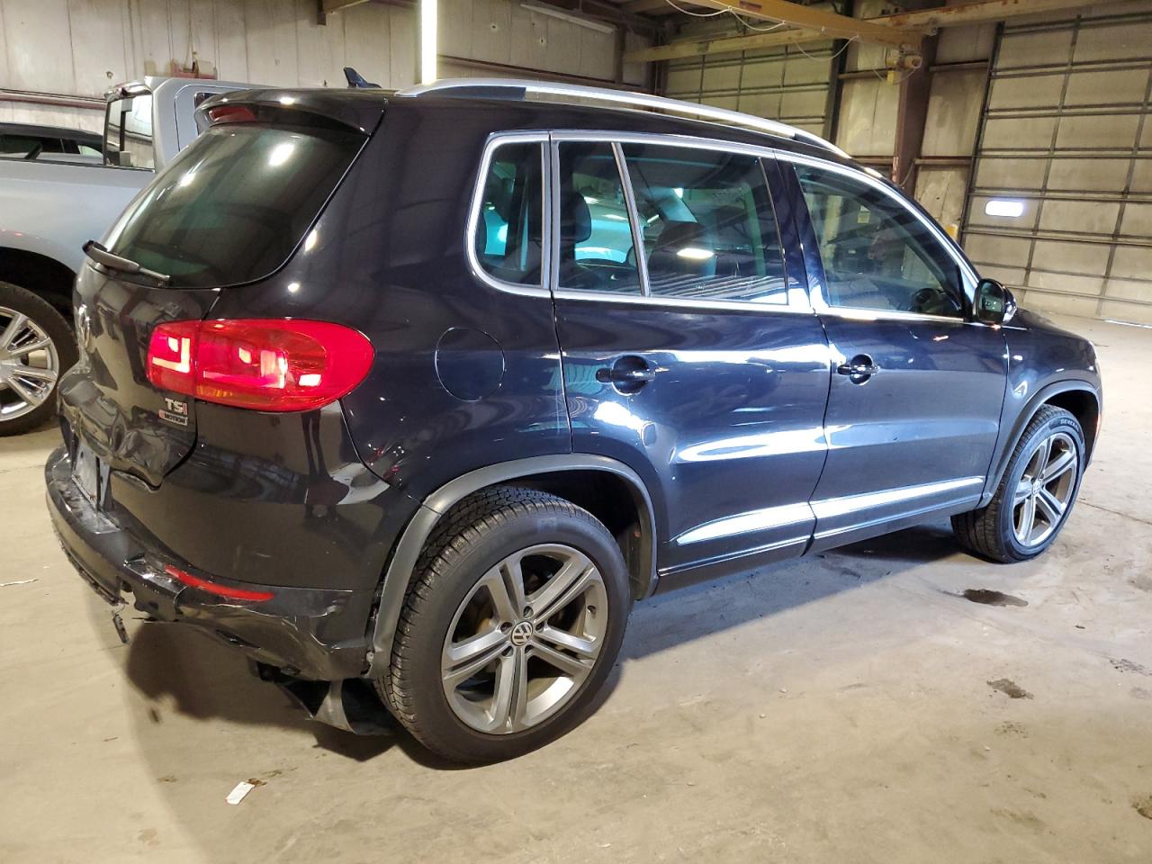 VIN WVGUV7AXXHK031288 2017 VOLKSWAGEN TIGUAN no.3