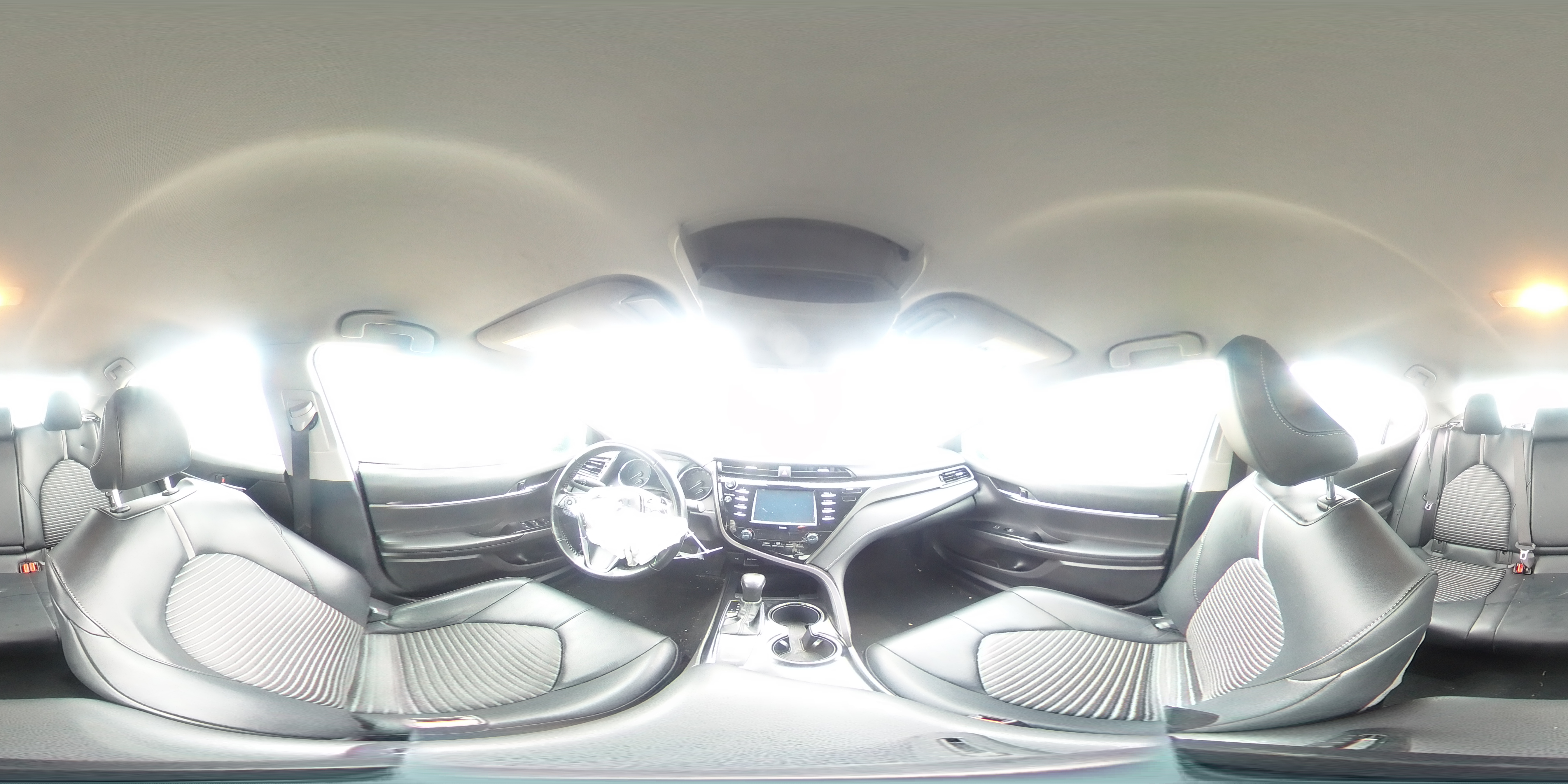 2020 Toyota Camry - Image 13