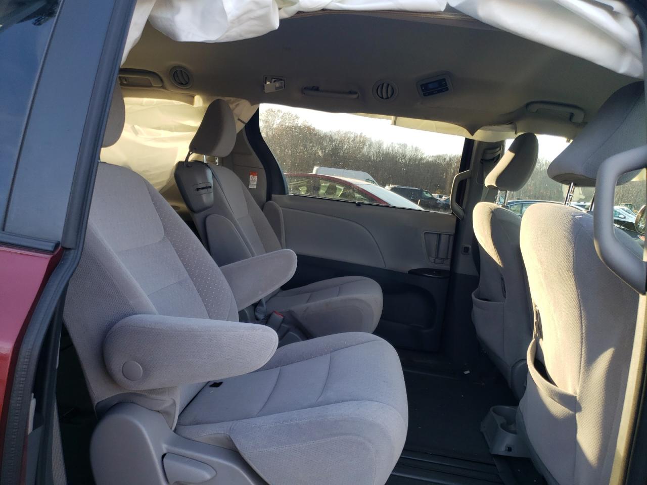 2020 Toyota Sienna - Image 11
