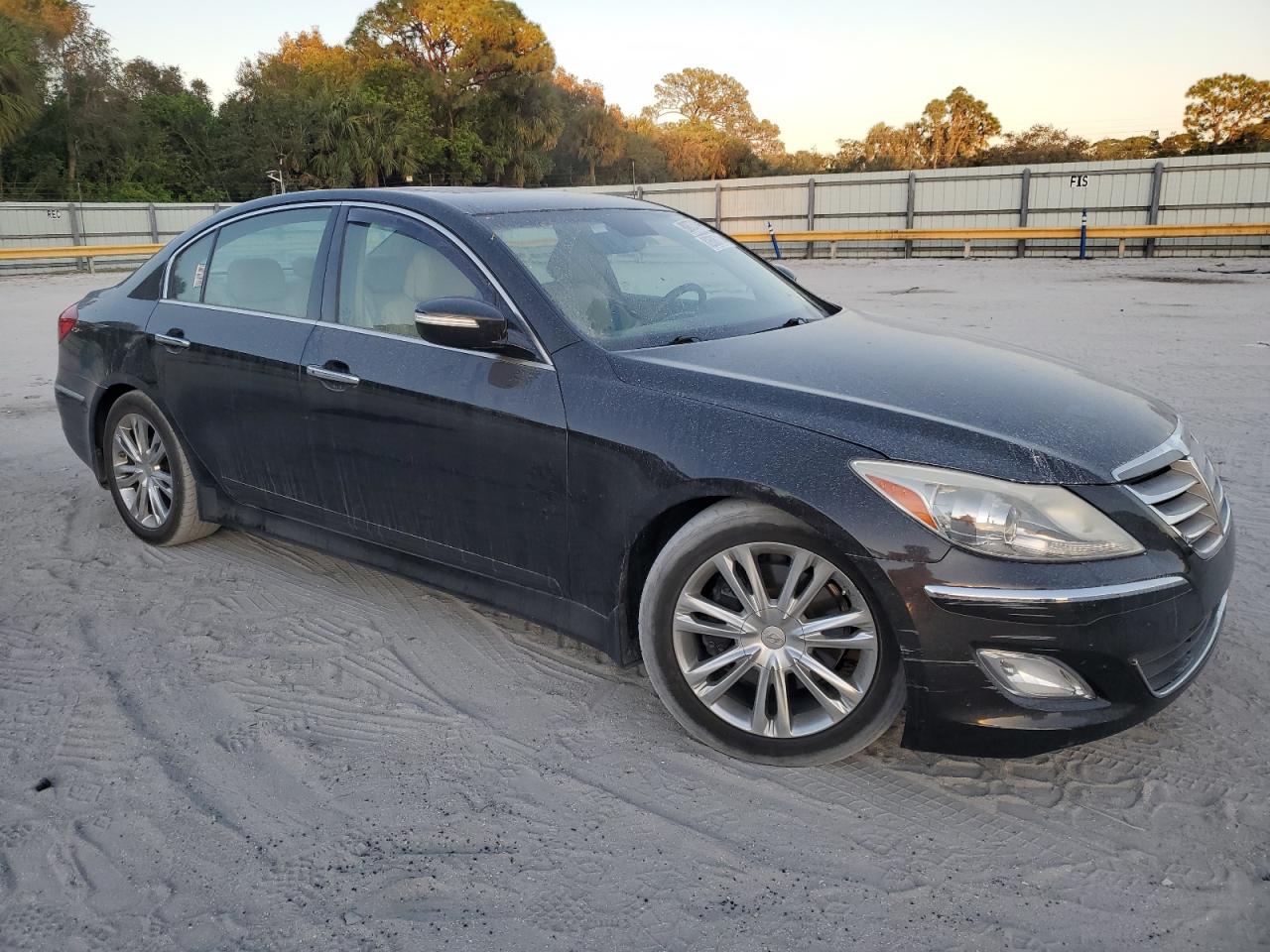 VIN KMHGC4DD3DU254595 2013 HYUNDAI GENESIS no.4