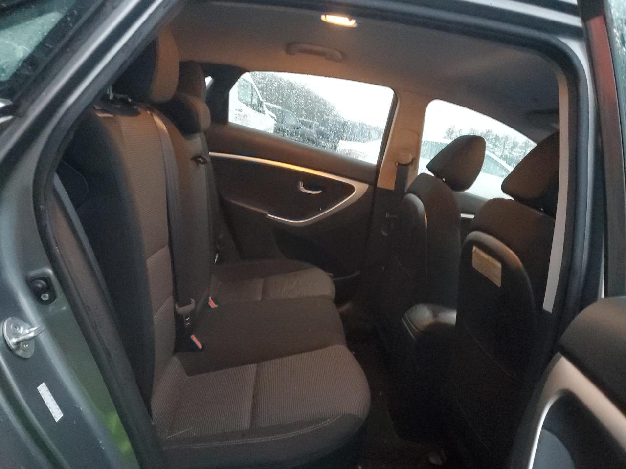 2016 Hyundai Elantra - Image 10