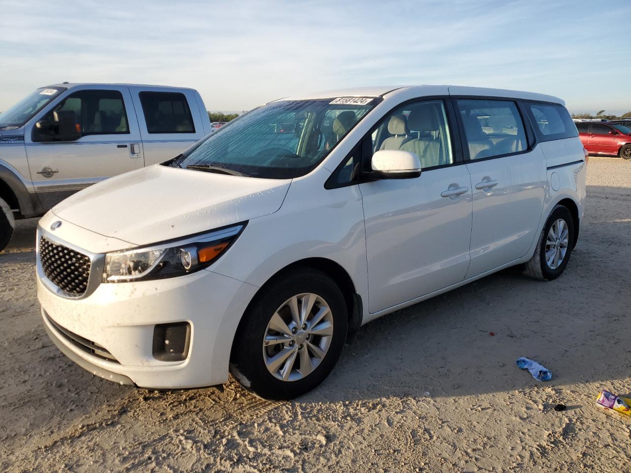 VIN KNDMA5C18G6152518 2016 KIA SEDONA no.1