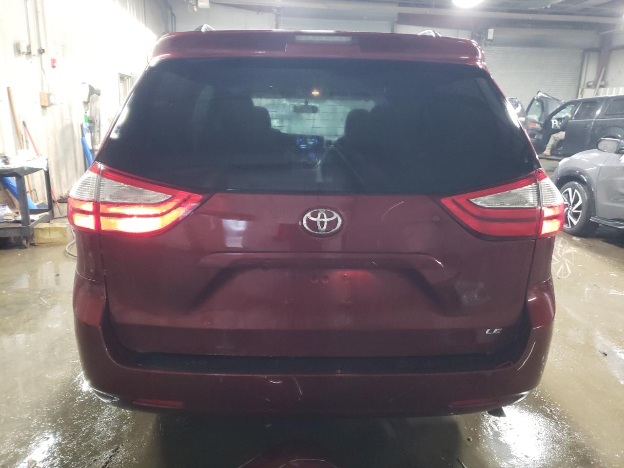2016 Toyota Sienna - Image 6