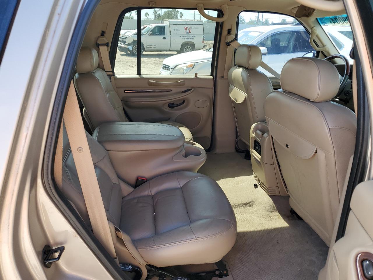 2002 Lincoln Navigator - Image 10