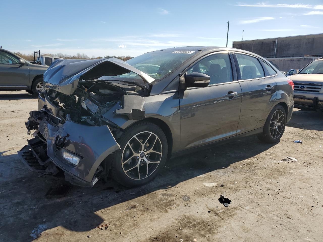 VIN 1FADP3H25JL245399 2018 FORD FOCUS no.1