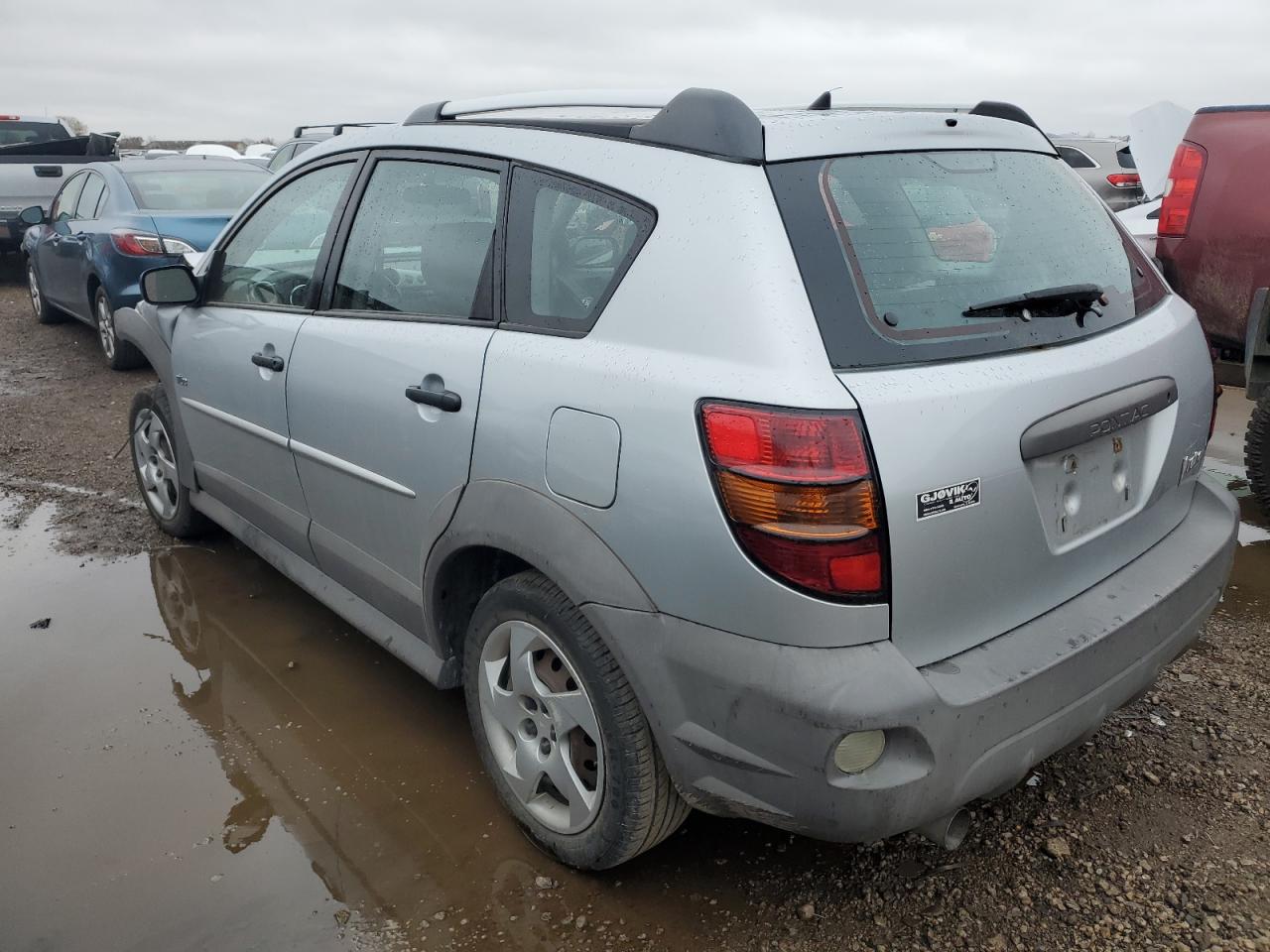 2008 Pontiac Vibe - Image 2