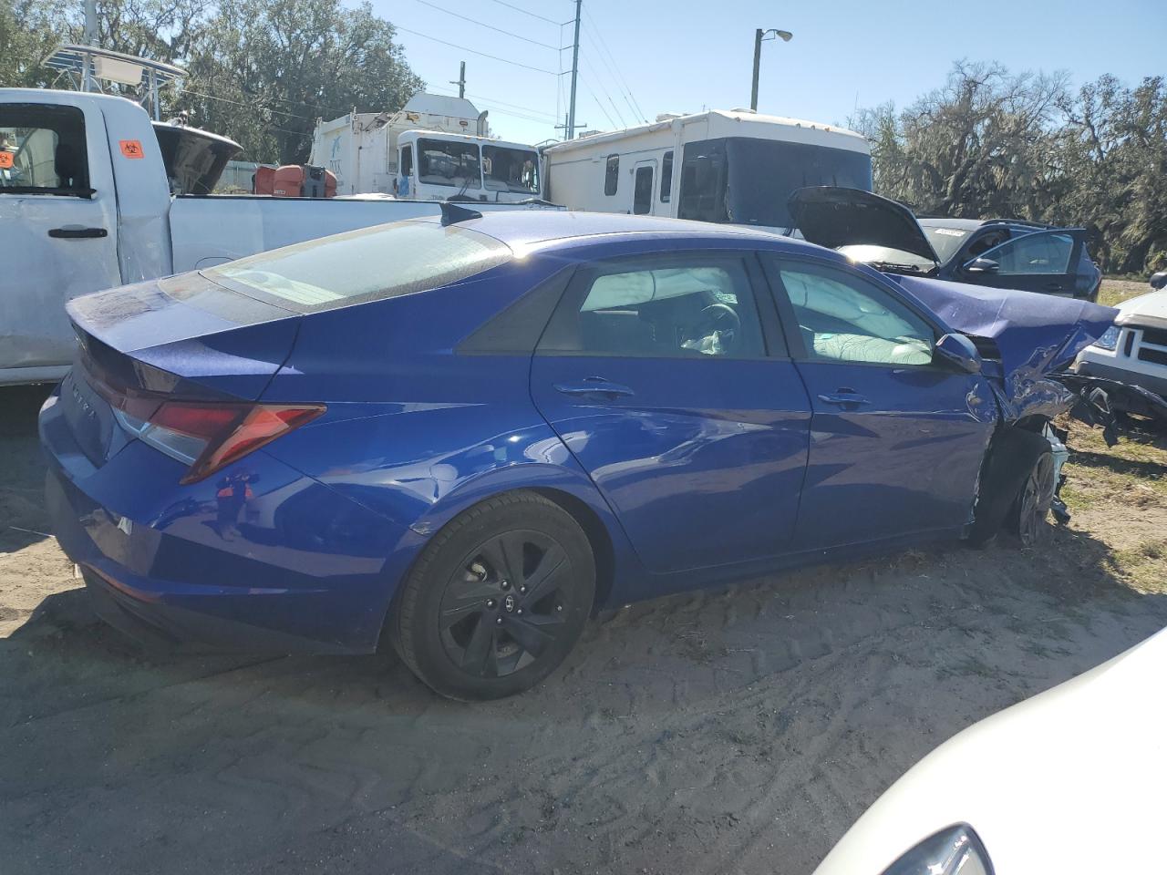 2022 Hyundai Elantra - Image 3