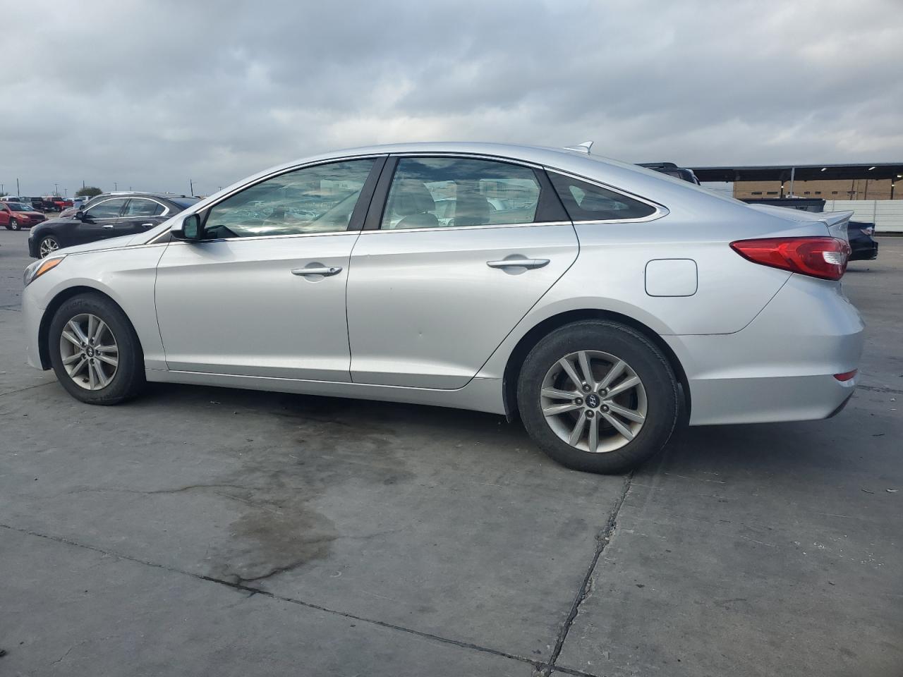 2016 Hyundai Sonata - Image 2