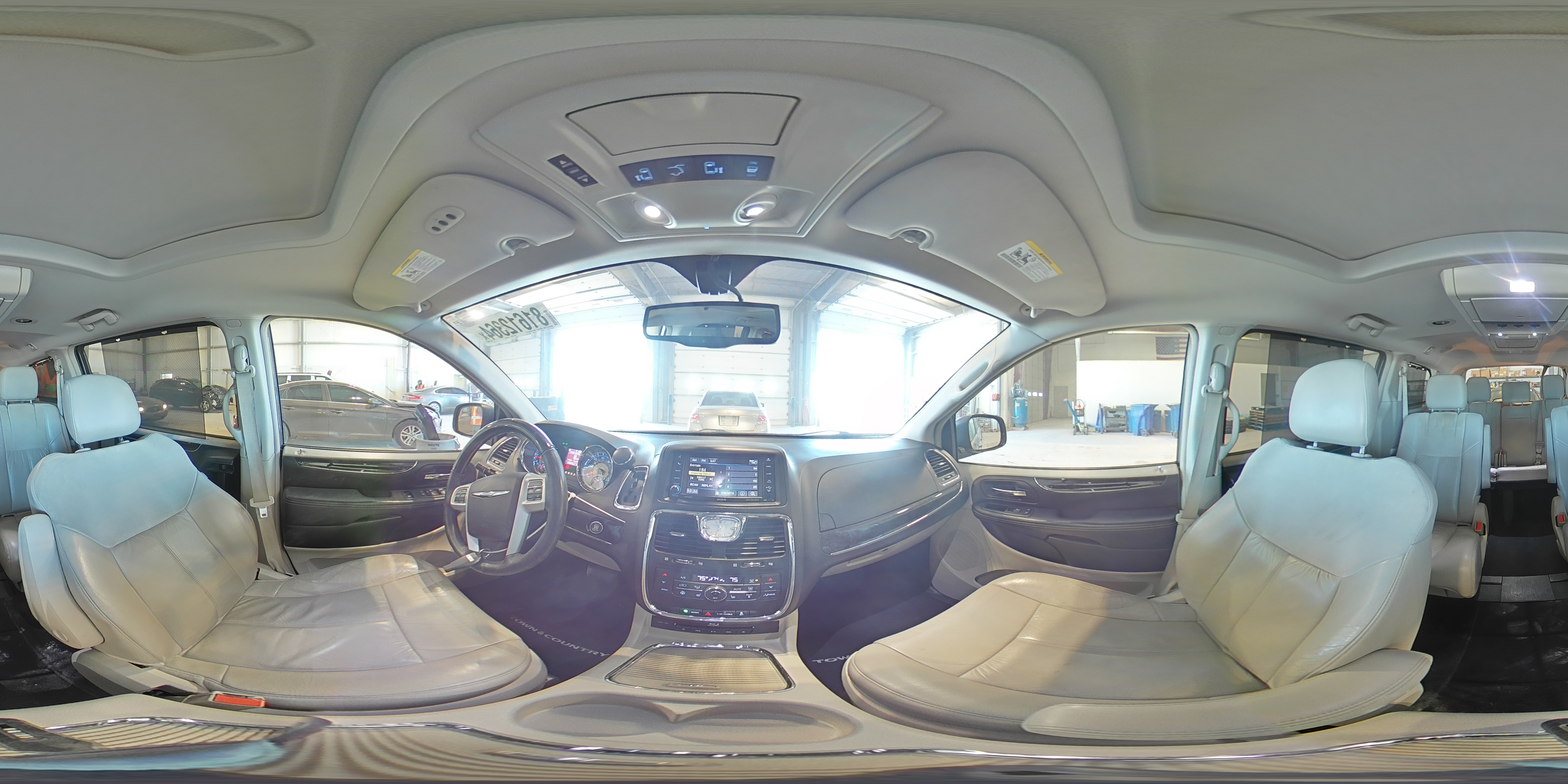 2016 Chrysler Town & Country - Image 14