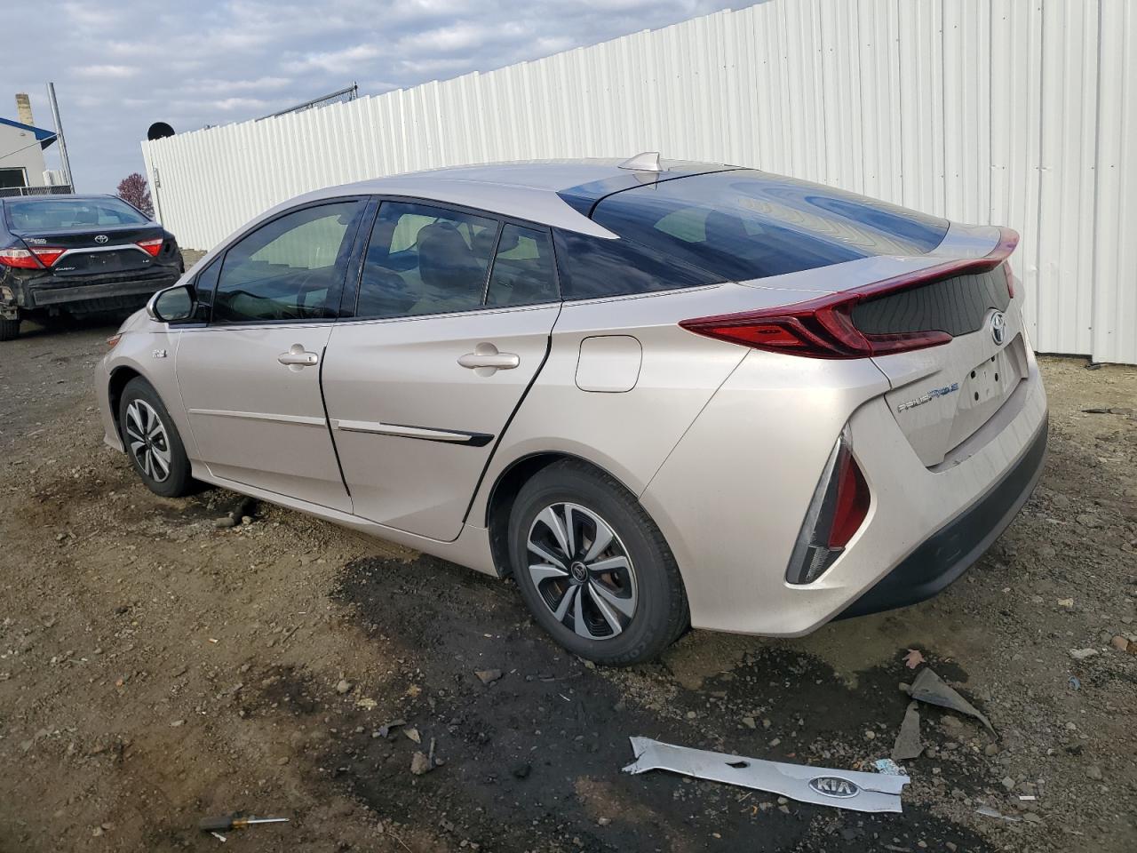 VIN JTDKARFP5J3092818 2018 TOYOTA PRIUS no.2