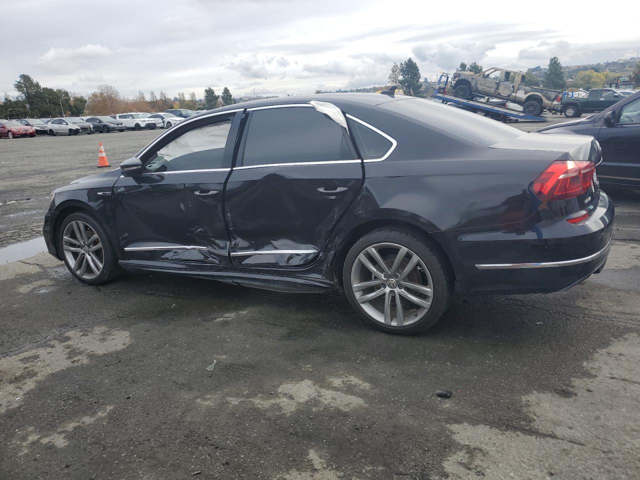 2017 Volkswagen Passat - Image 2