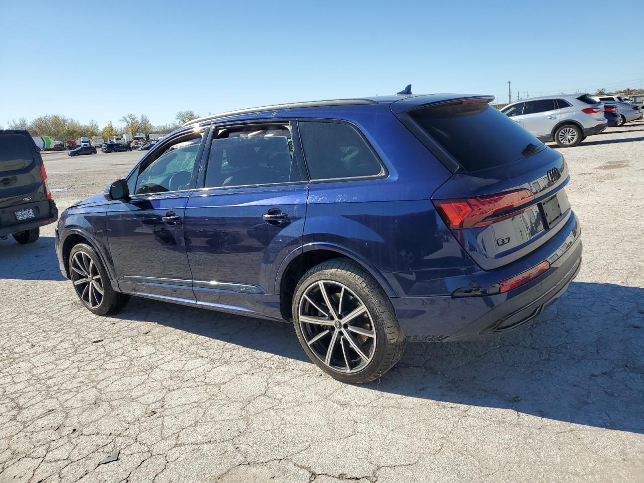 2022 Audi Q7 - Image 2