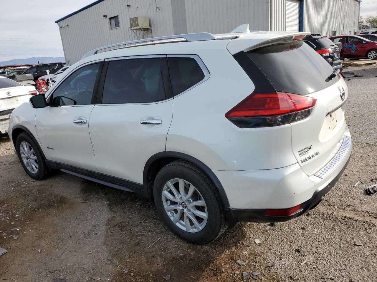 2017 Nissan Rogue - Image 2