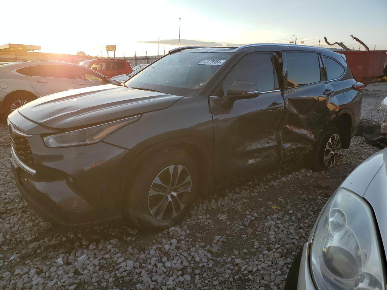 2021 Toyota Highlander - Image 1