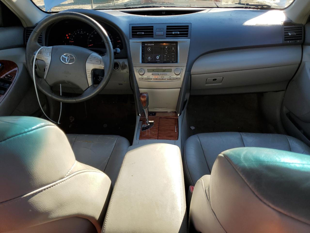 2010 Toyota Camry - Image 8