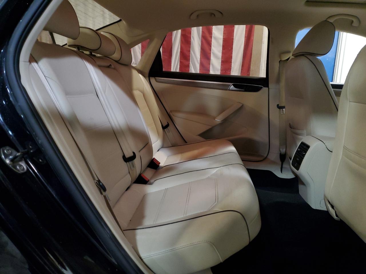 2018 Volkswagen Passat - Image 10
