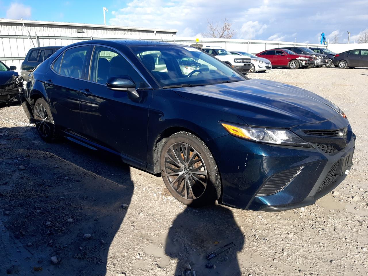 VIN JTNB11HK8J3027864 2018 TOYOTA CAMRY no.4