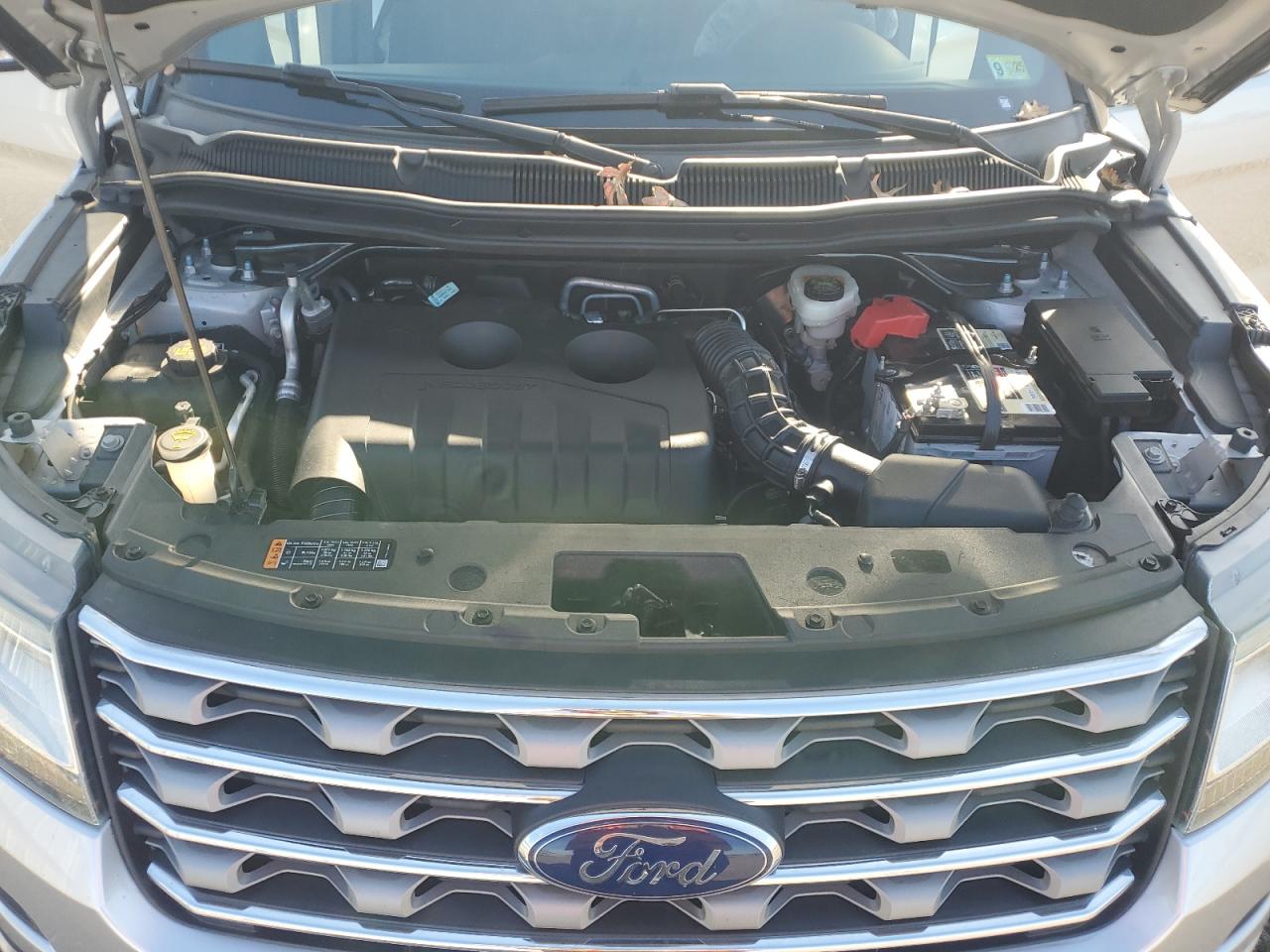 2017 Ford Explorer - Image 12