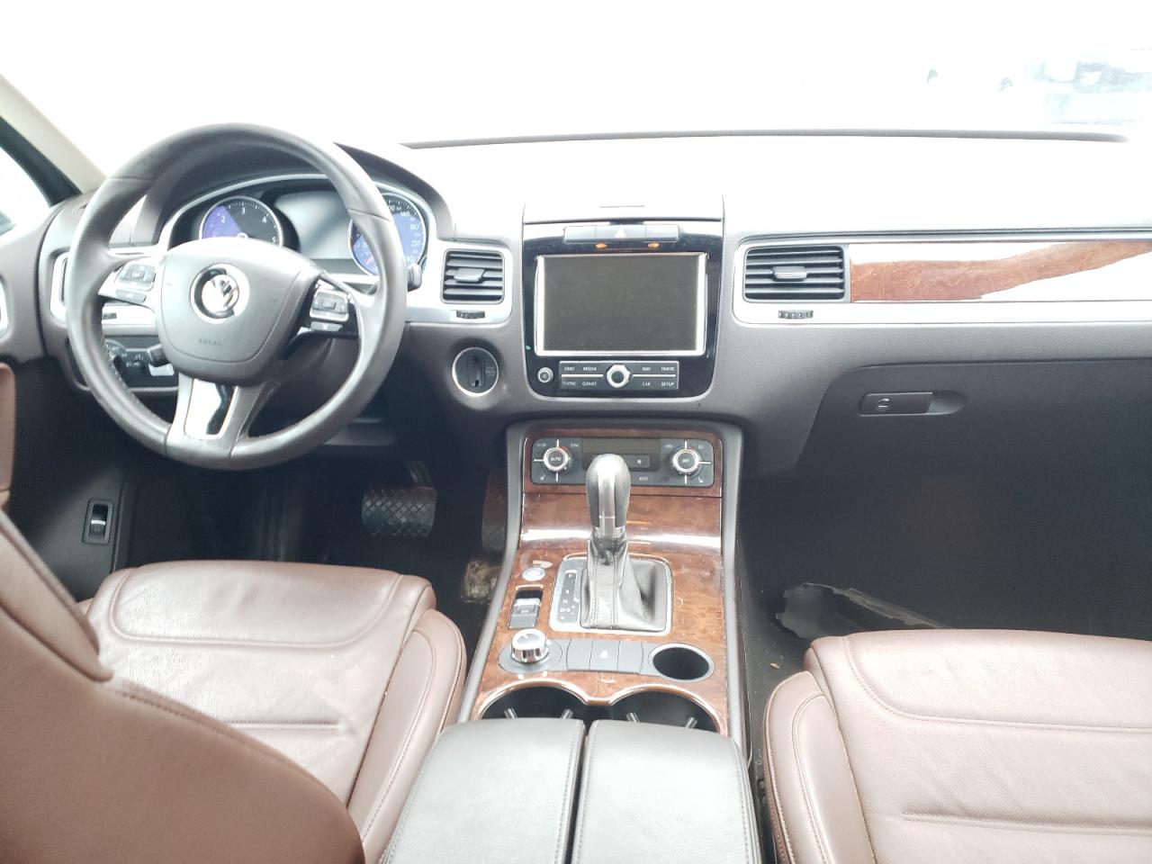 2014 Volkswagen Touareg - Image 8