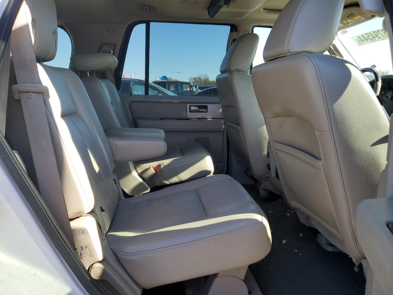 2010 Ford Expedition - Image 12