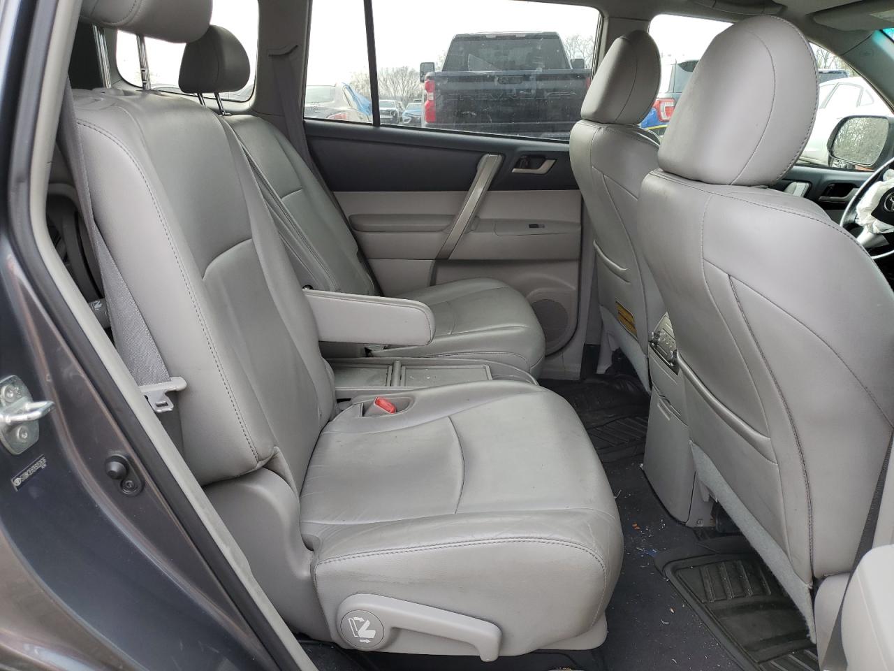2011 Toyota Highlander - Image 11