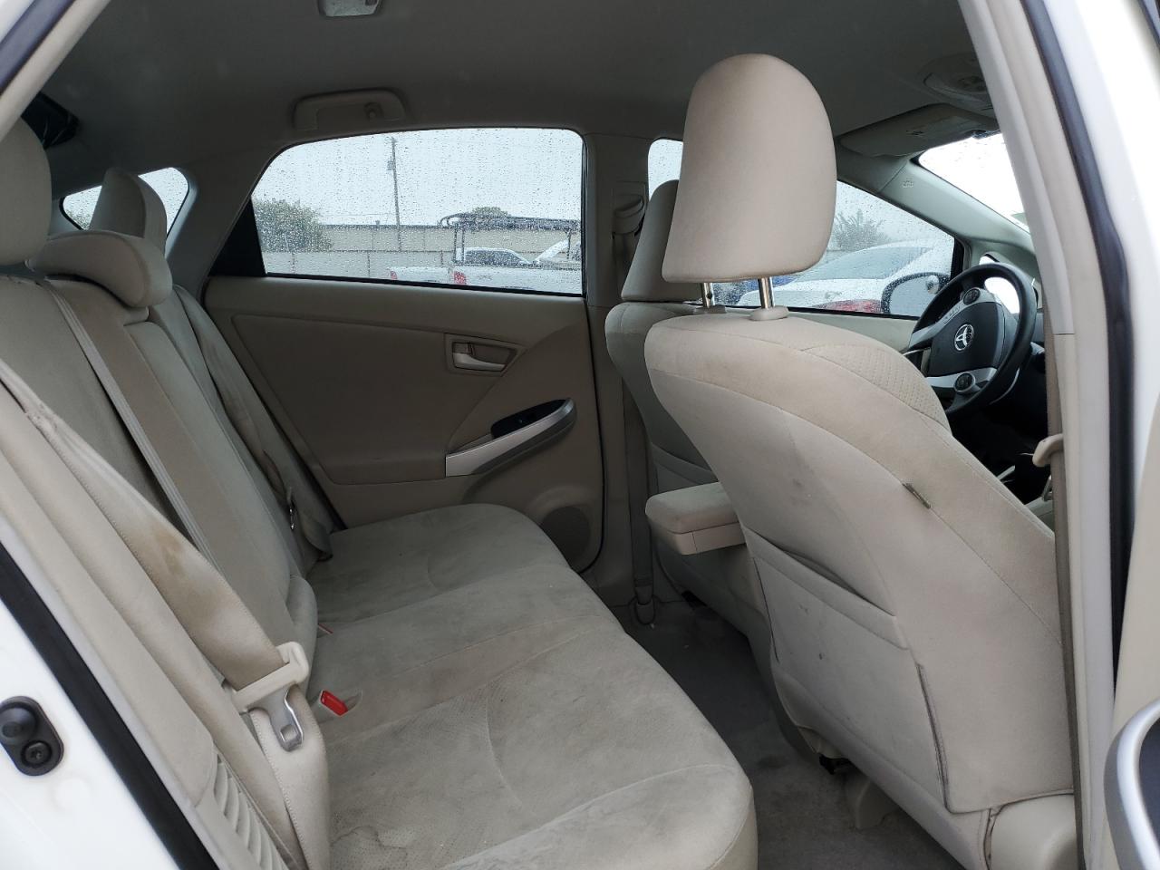 2010 Toyota Prius - Image 10