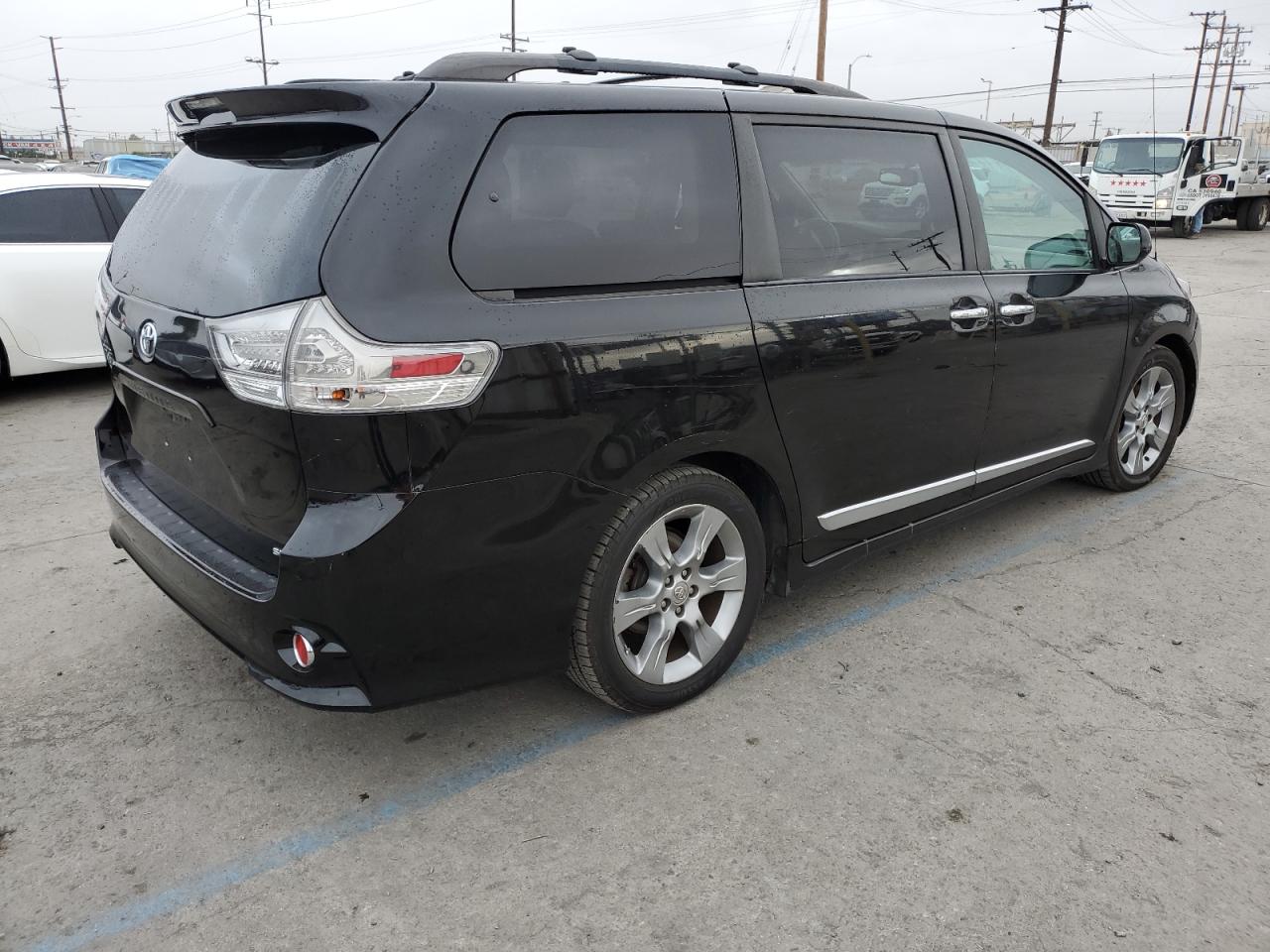 VIN 5TDXK3DC4DS386858 2013 TOYOTA SIENNA no.3