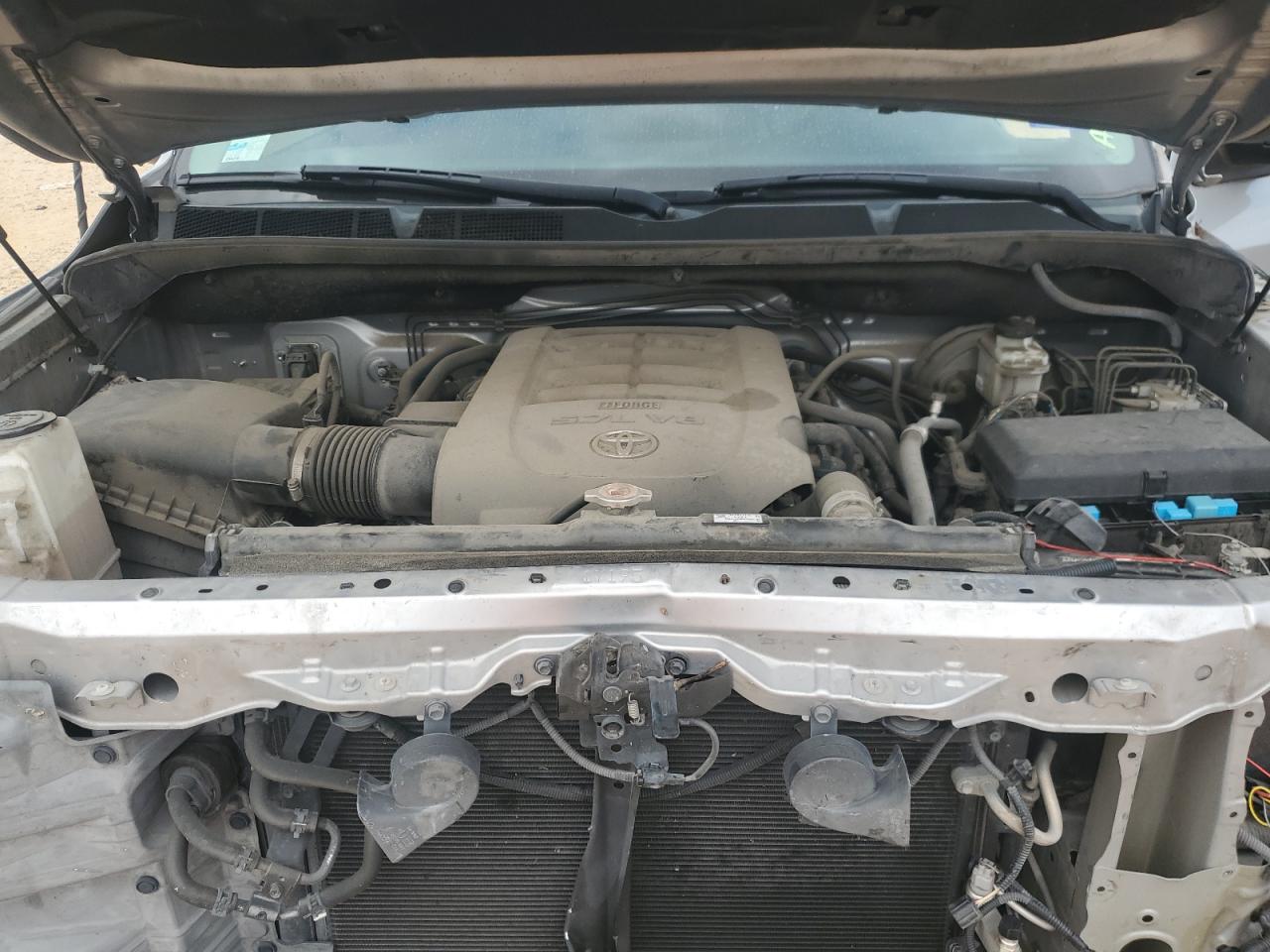 5TFDY5F13JX690598 2018 Toyota Tundra Crewmax Sr5