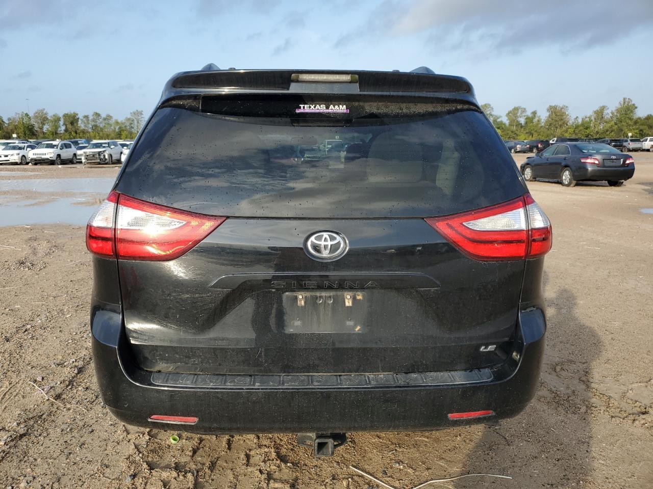 2017 Toyota Sienna - Image 6