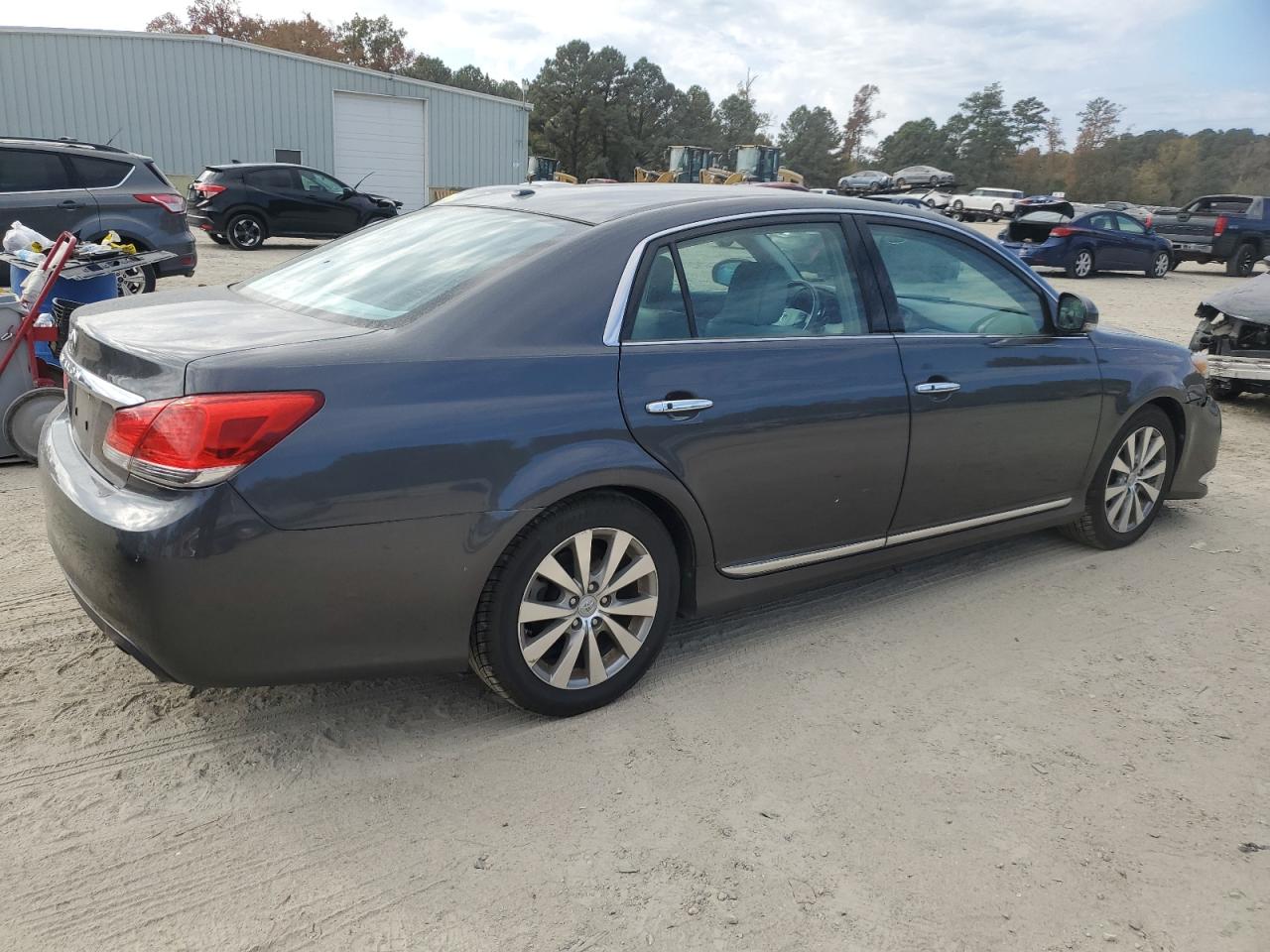 2012 Toyota Avalon - Image 3