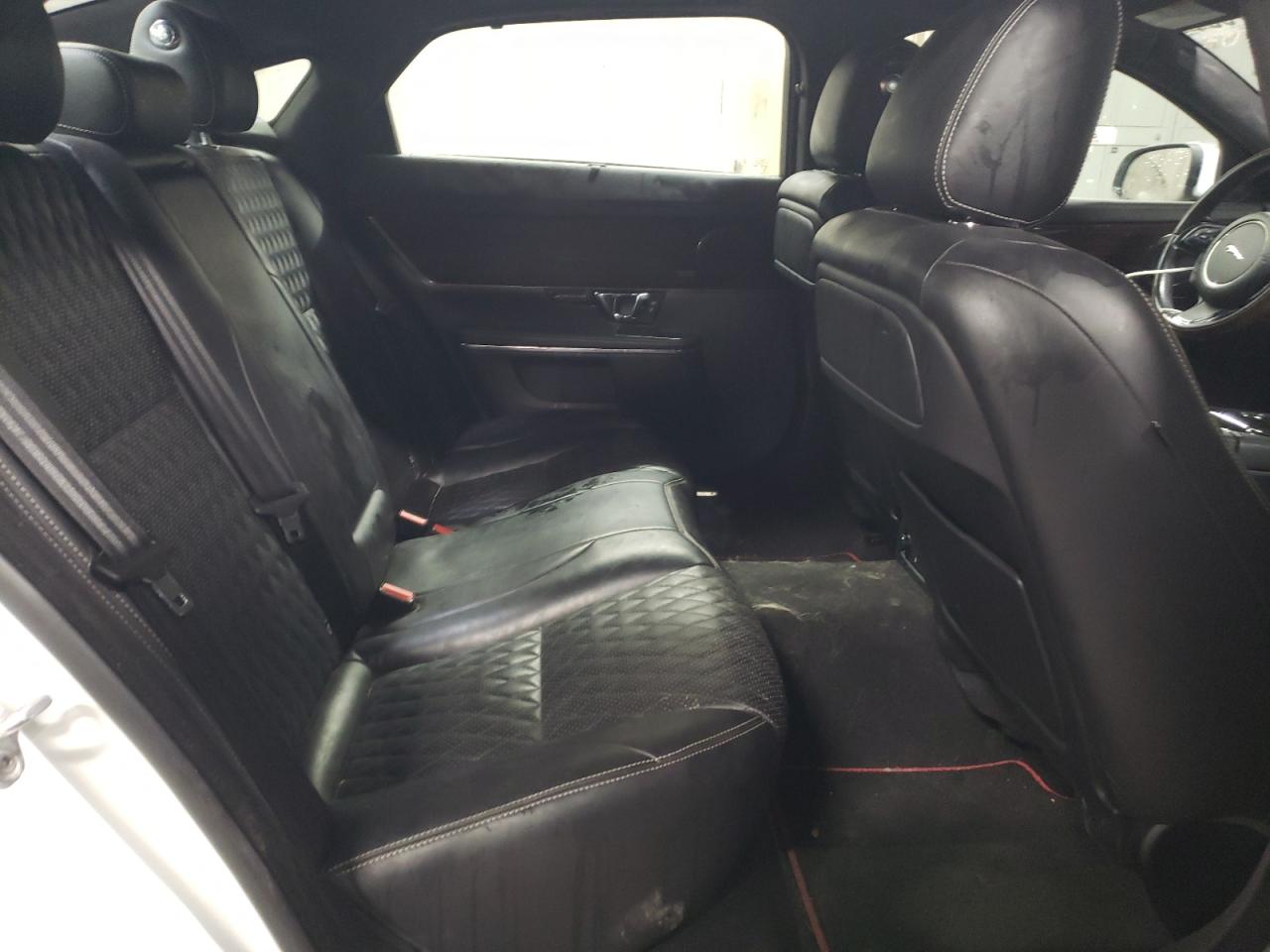 2017 Jaguar XJ - Image 10