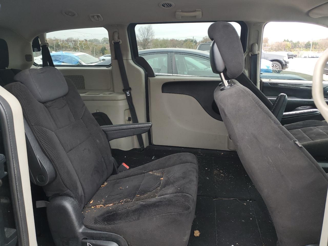 2013 Dodge Caravan - Image 11