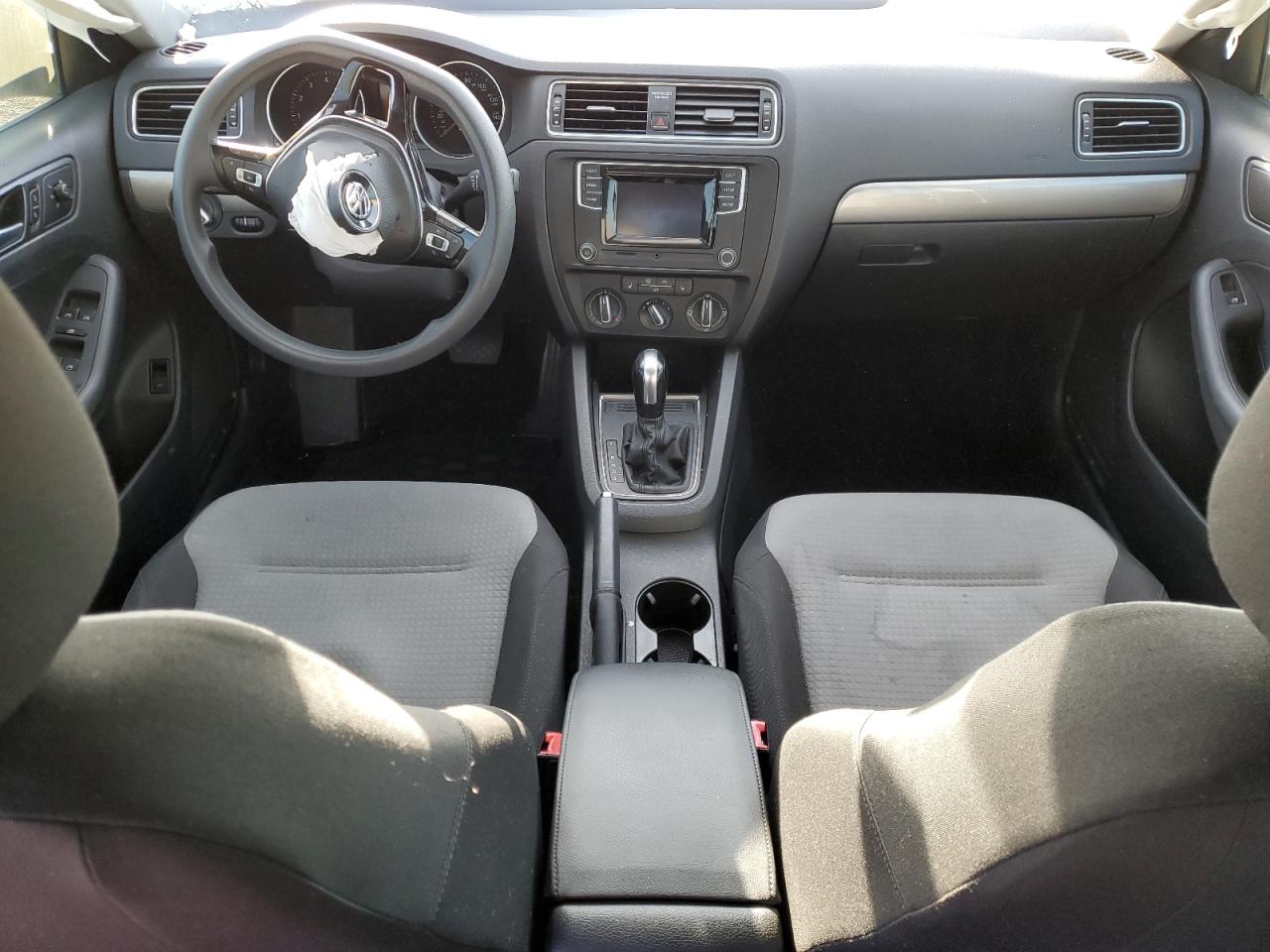 2018 Volkswagen Jetta - Image 8