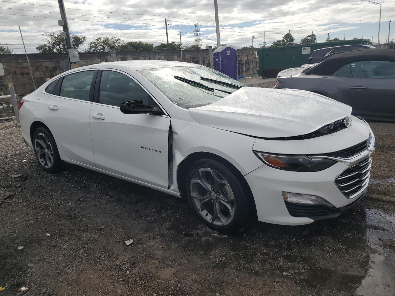 2023 Chevrolet Malibu - Image 4