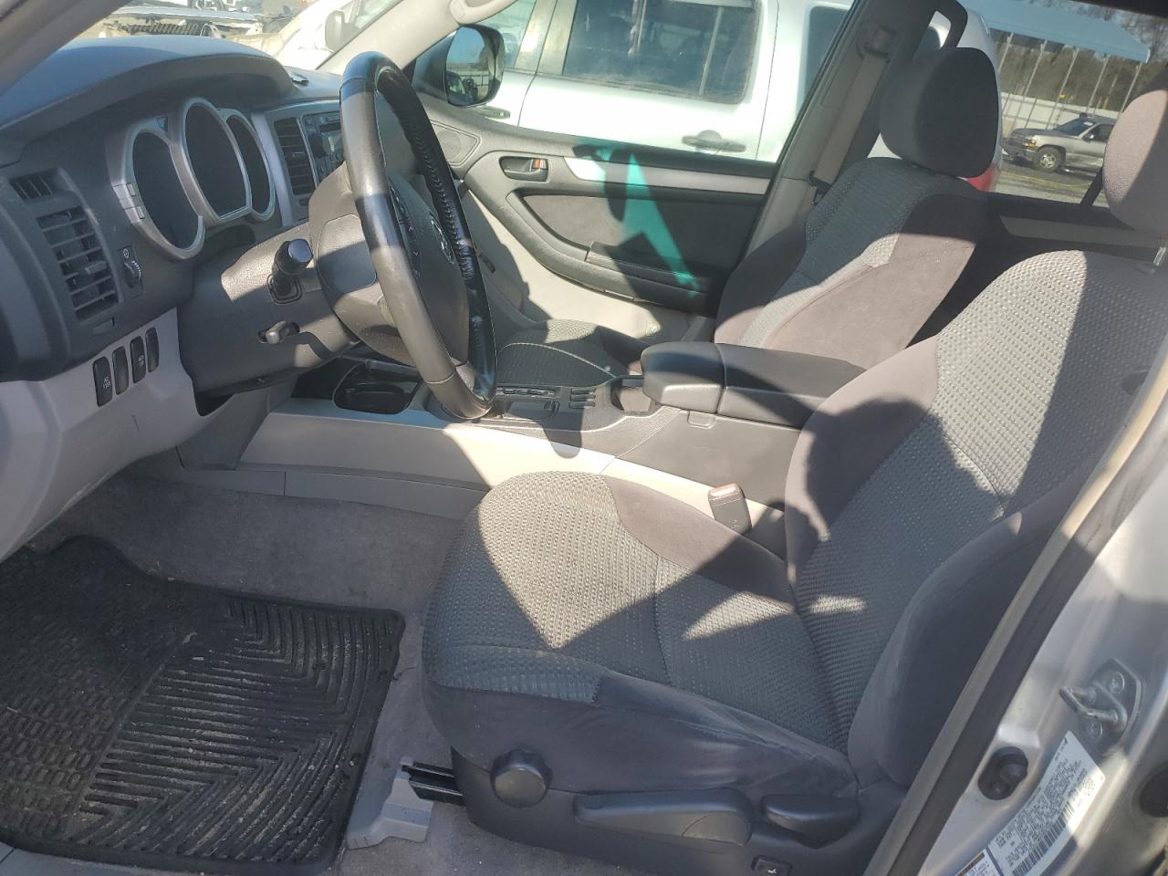 2005 Toyota 4Runner - Image 7