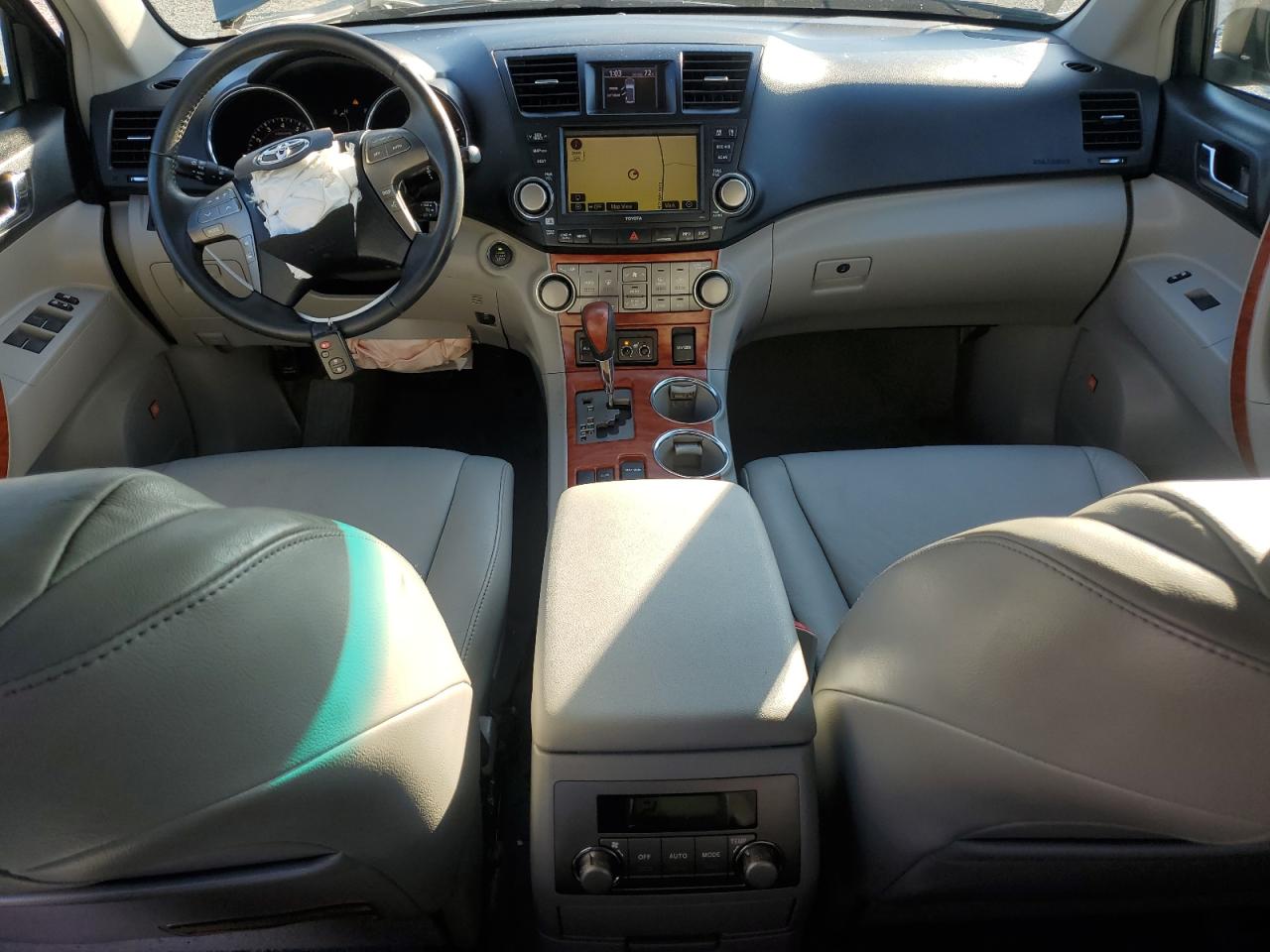 2010 Toyota Highlander - Image 8