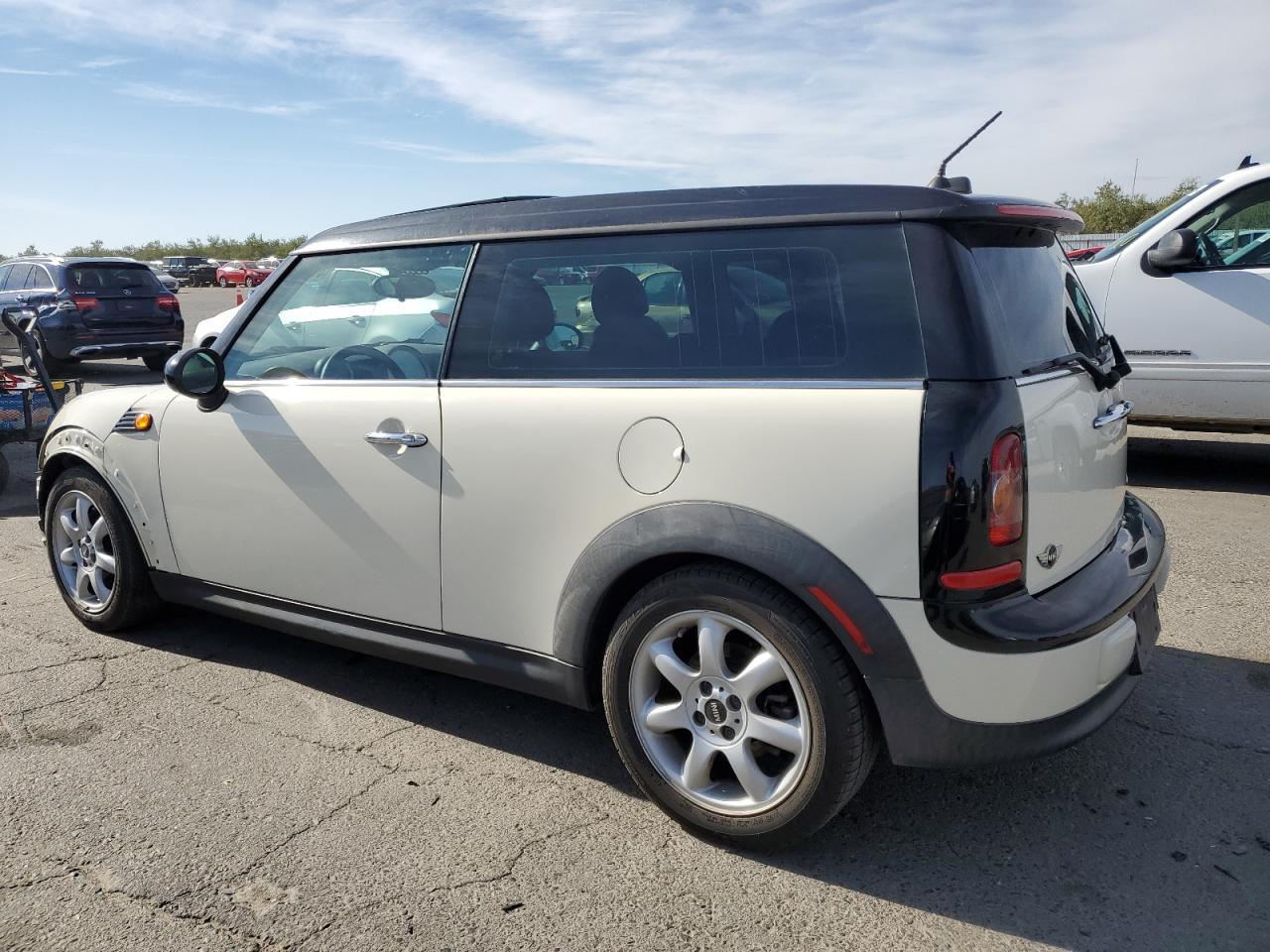 2010 MINI Cooper - Image 2