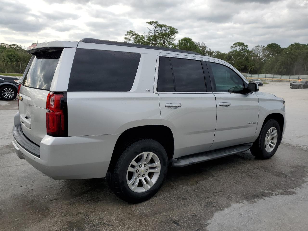 2015 Chevrolet Tahoe C1500 Ls VIN: 1GNSCAKC3FR256027 Lot: 81693384